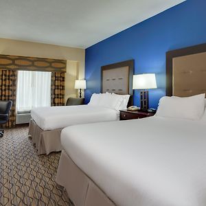 Queen Room Two Queen Beds Hearing Accessible or Non-Smoking